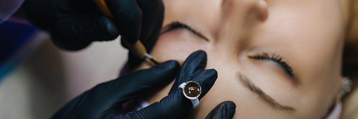 Differenze tra microblading e trucco semipermanente