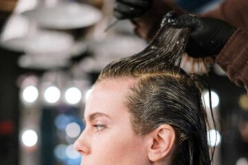 Tingere i capelli sporchi o puliti
