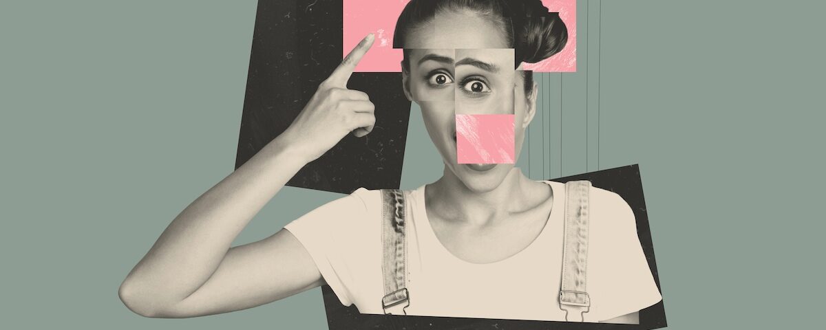 Collage creativo di una giovane donna che indica la testa, simbolo di pensiero e cambiamento